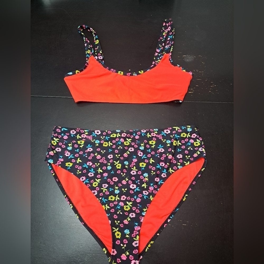 CYN LUCA Two Piece Floral Swim Suit    Size L